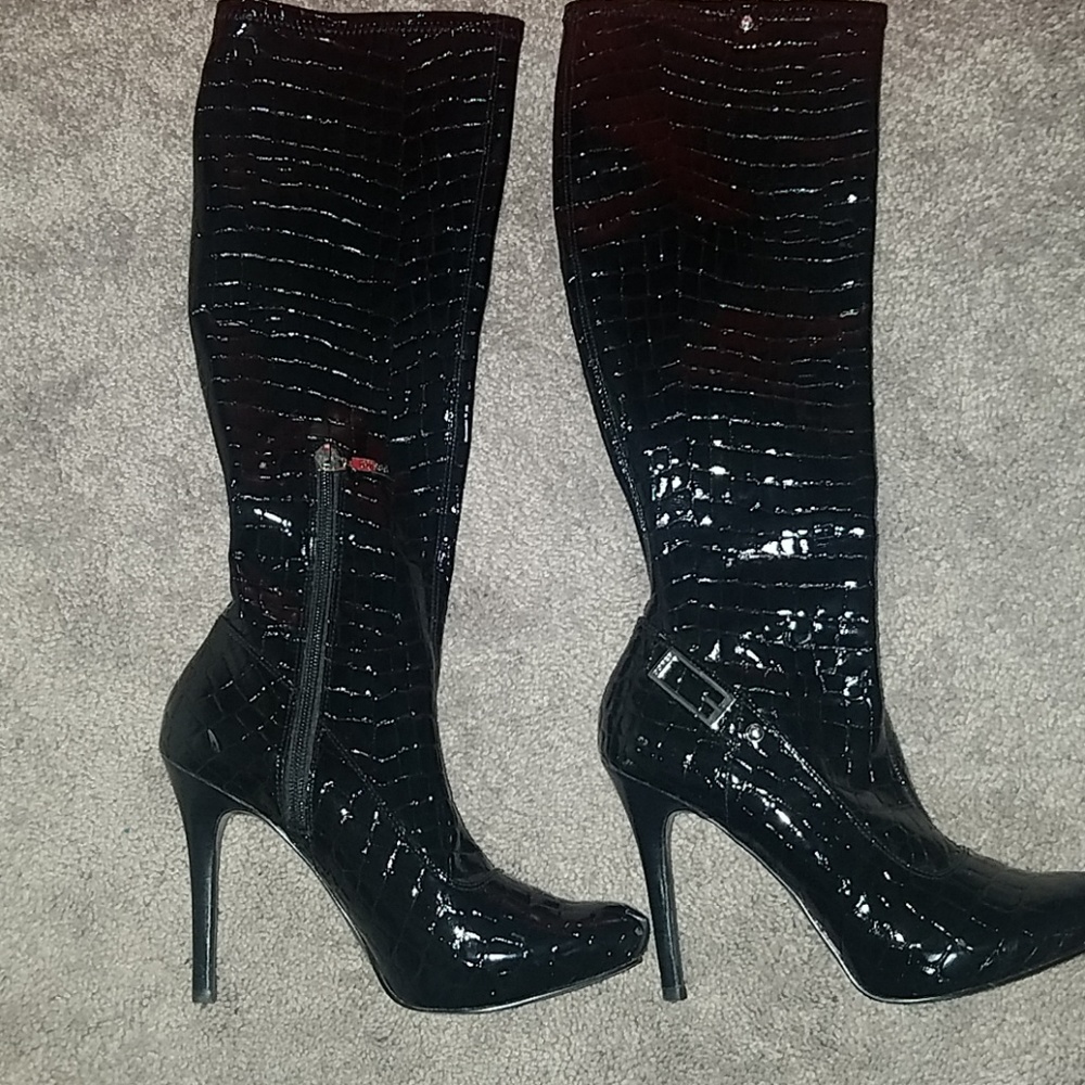 Leather Guess boots